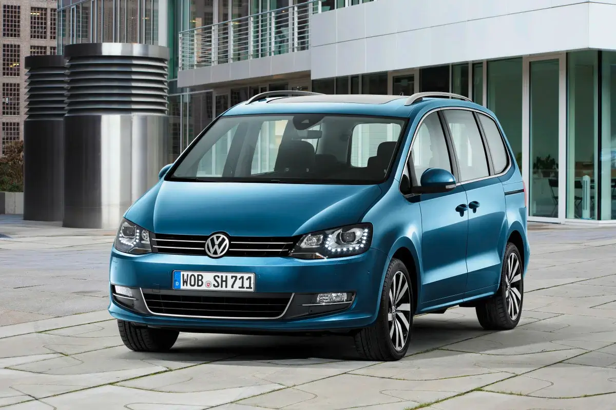 Test a recenze Volkswagen Sharan oblíbeného rodinného vozu