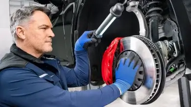 Výměna zadních brzdových destiček: Kompletní průvodce pro každého