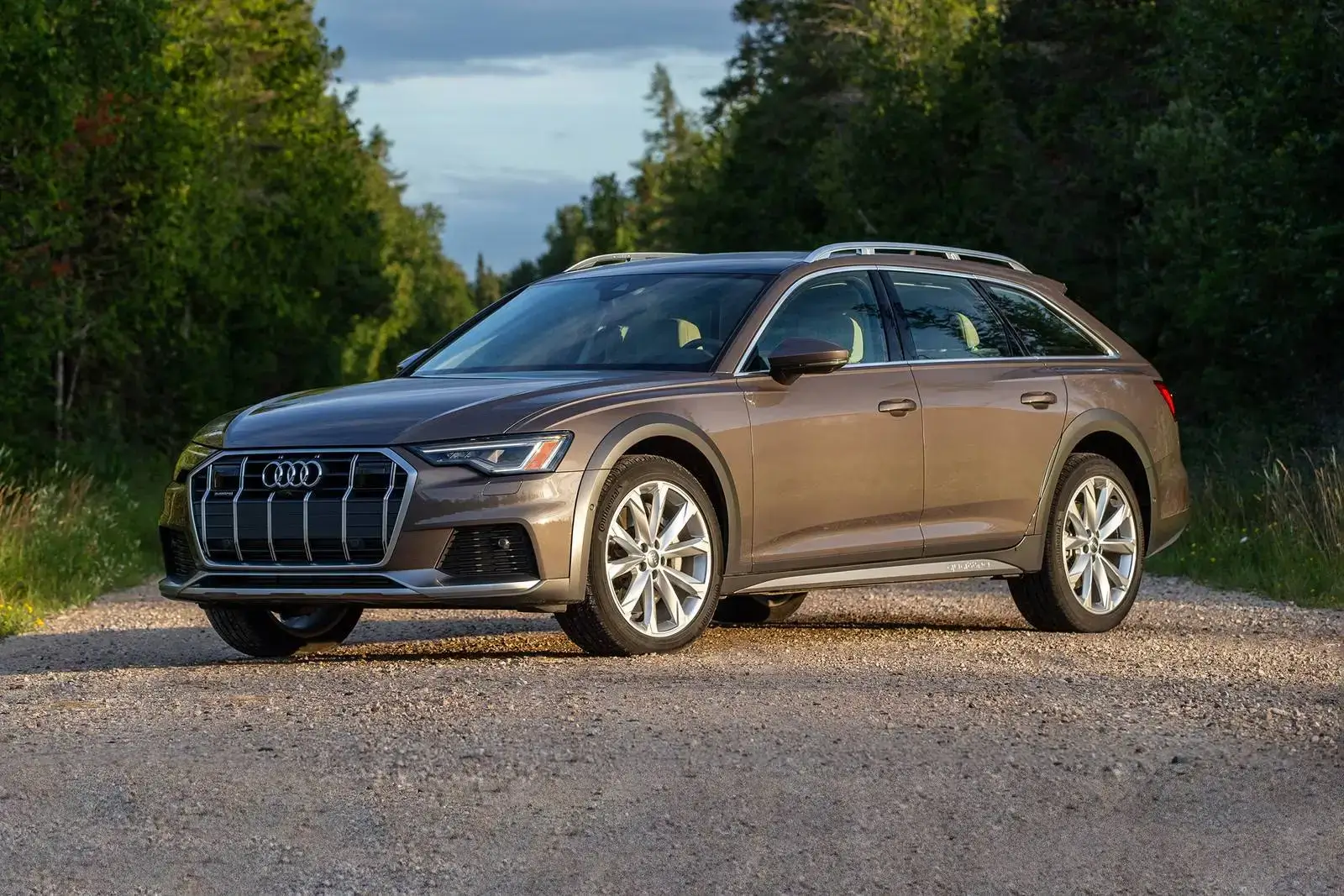 Podrobná recenze Audi A6 Allroad: Luxusní crossover s terénními schopnostmi