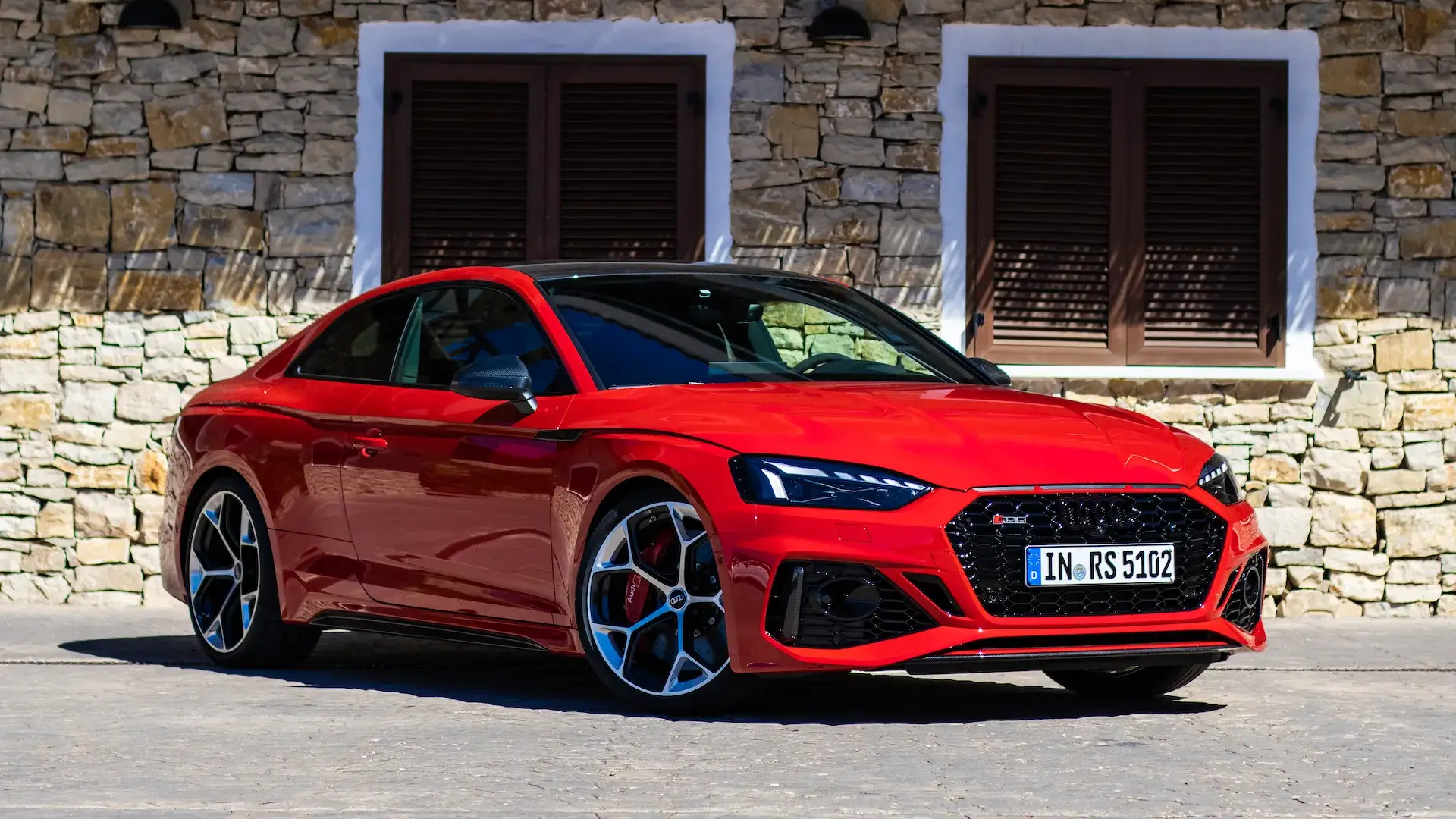 Audi RS5 Recenze – Co všechno nabízí tento sportovní automobil?