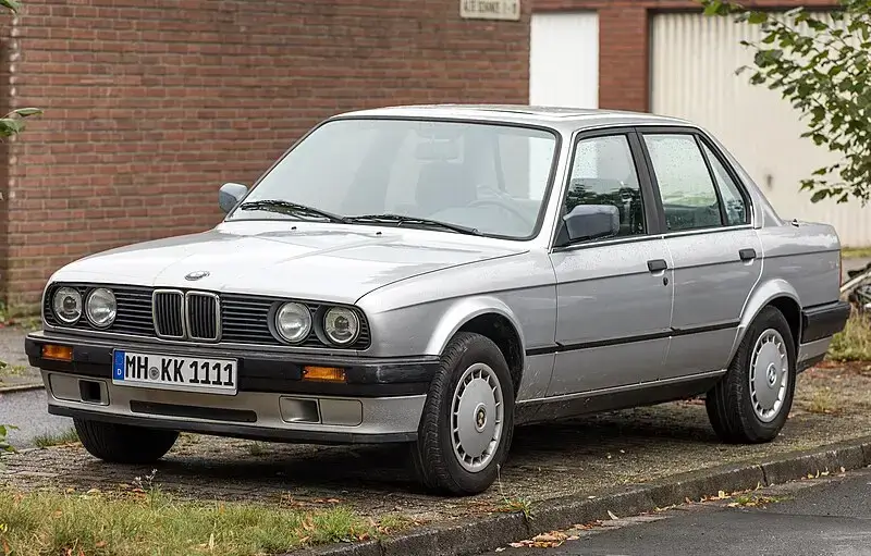 Recenze BMW E30 - Mít v garáži sportovní legendu