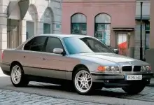 Recenze BMW E38 - Legendární sedan s nadčasovým stylem
