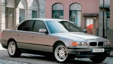Recenze BMW E38 - Legendární sedan s nadčasovým stylem