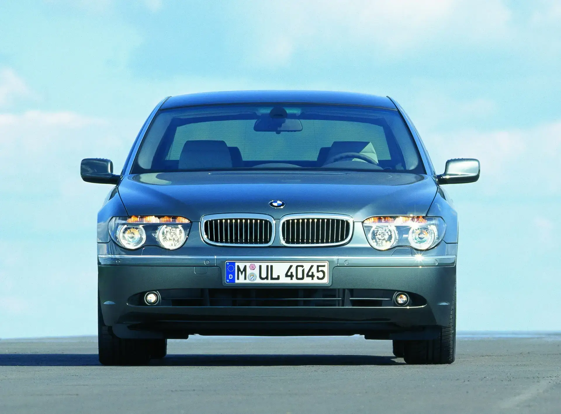 Recenze BMW E65 - Luxusní jízda s moderními technologiemi