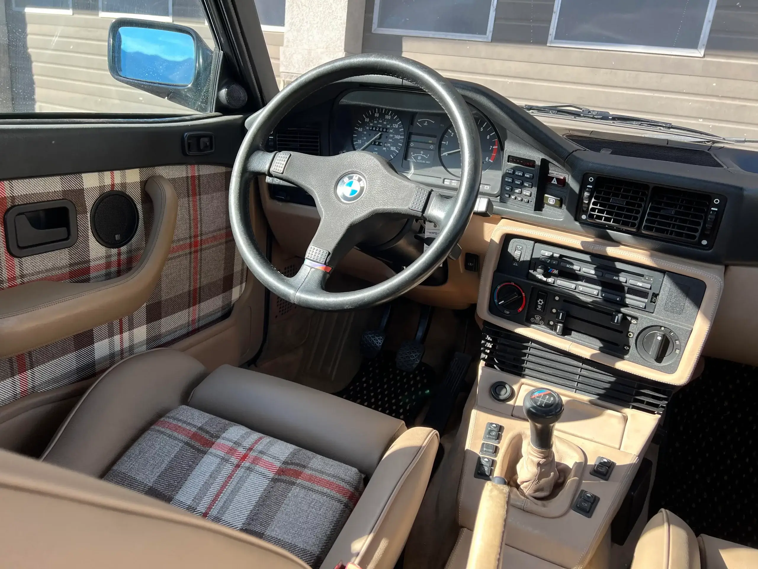 Interiér BMW E28