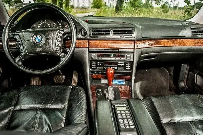 Interiér BMW E38