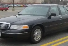 Recenze Ford Crown Victoria: Tradiční design a pohodlí pro dlouhé cesty