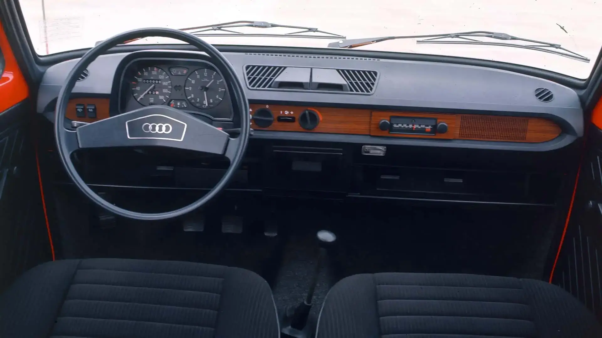 Interiér Audi 50